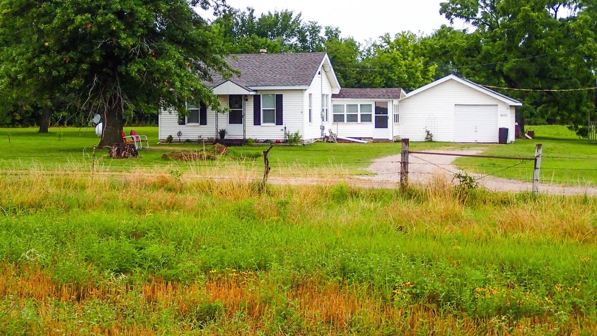 Parsons Other | Experience The Quiet Of The Farm With Upscale Amenities.