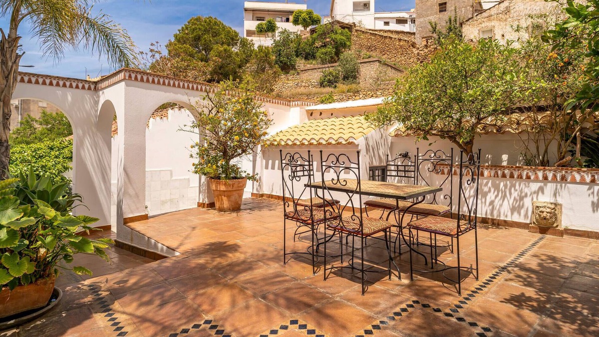 Albunol House | Experience the rustic charm of this wonderful holiday home in southern Spain.