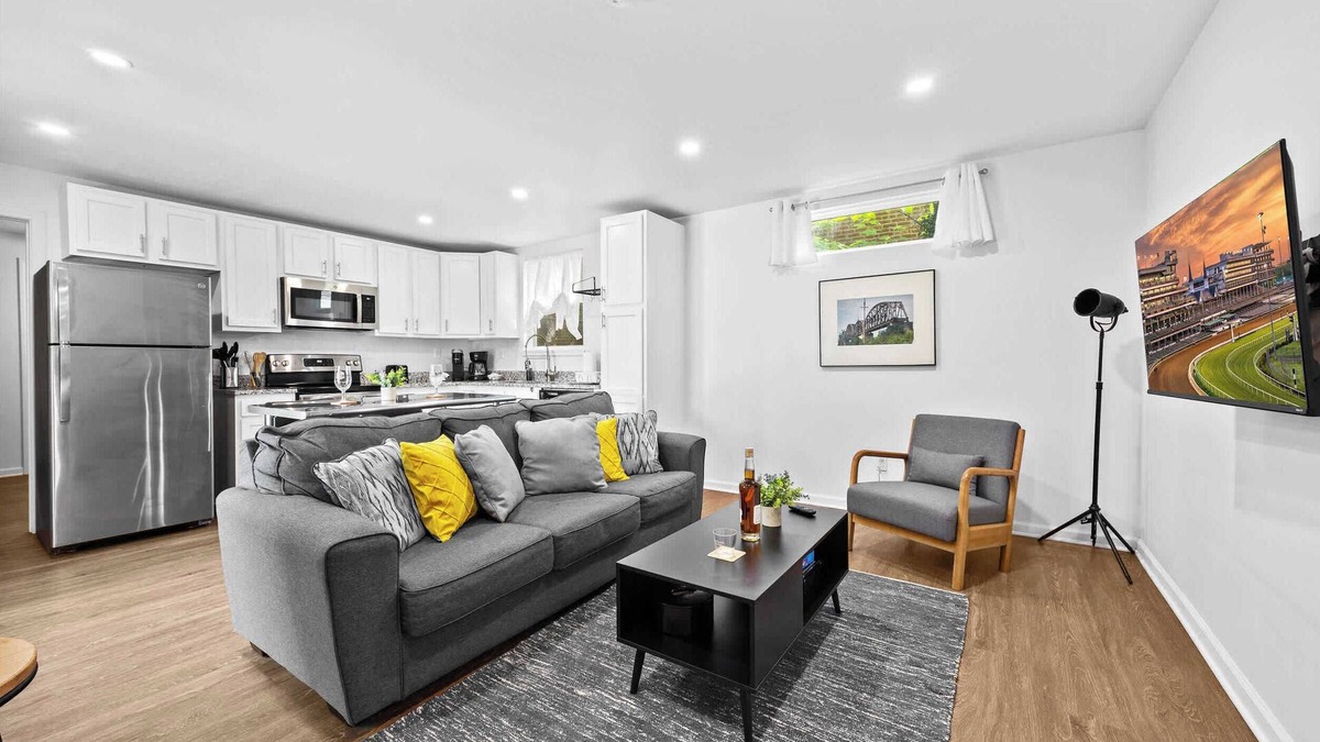 Phoenix Hill Apartment | Experience the Unique Re-Nu Shipping Container #5