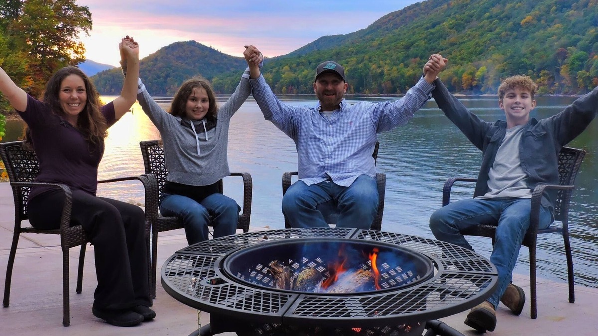 Butler House | EXPERIENCE THE WATER'S EDGE. FAMILIES LOVE IT! EVERYONE LOVES IT!n