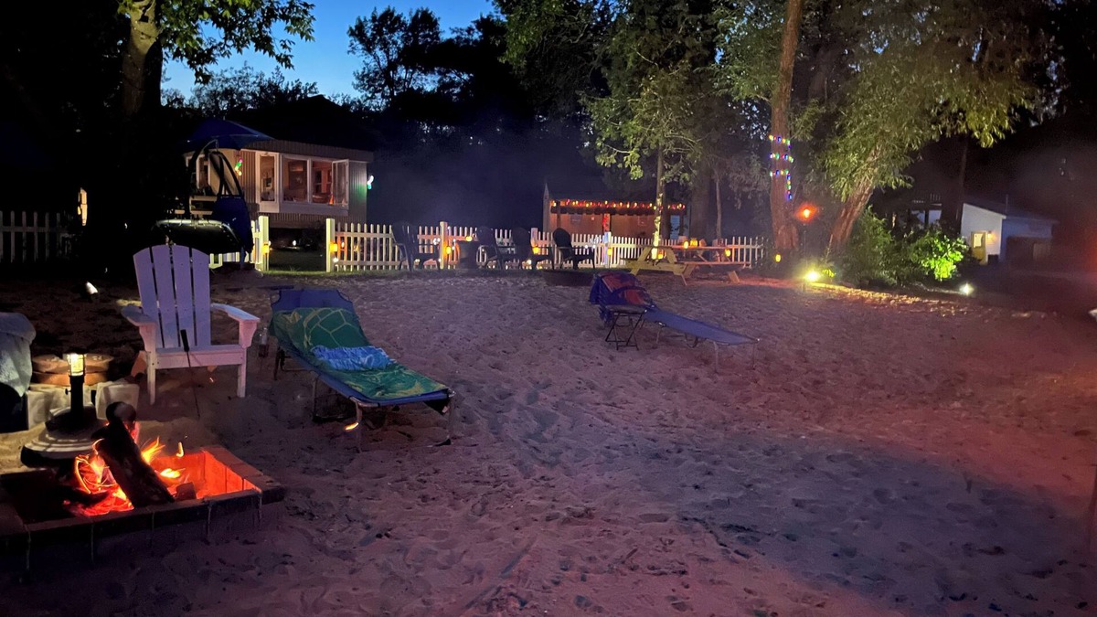 Menominee House | Experience Upper Michigan with a breathtaking view of the Bay .