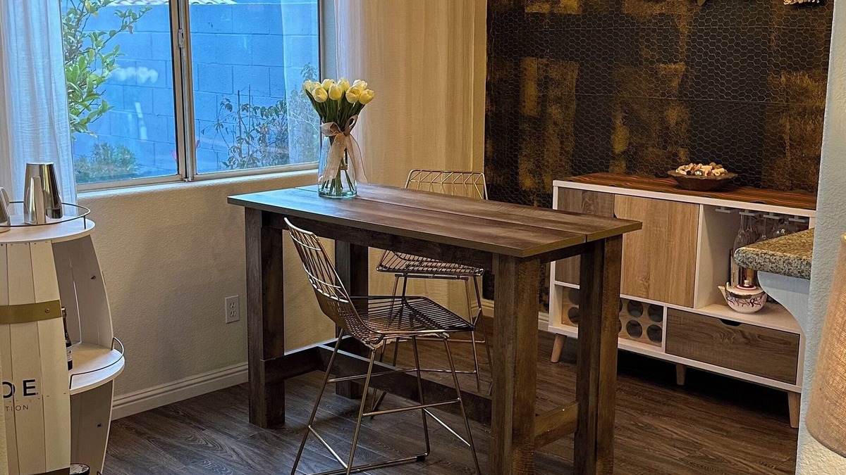 Canyon Gate House | Experience Vegas like a local! Cozy 2-bedroom townhome 25 mins from LV Strip