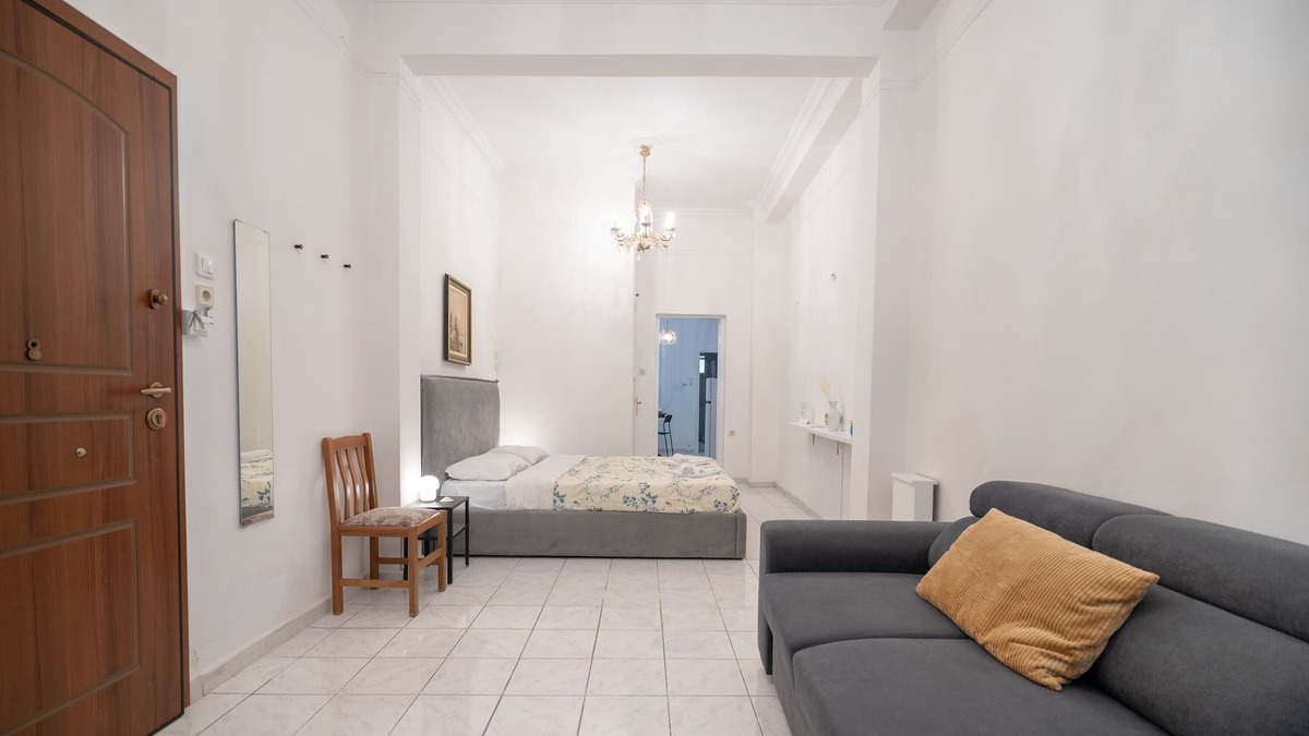Vyronas Apartment | Explore Athens from a Vibrant Neighbourhood Apt .