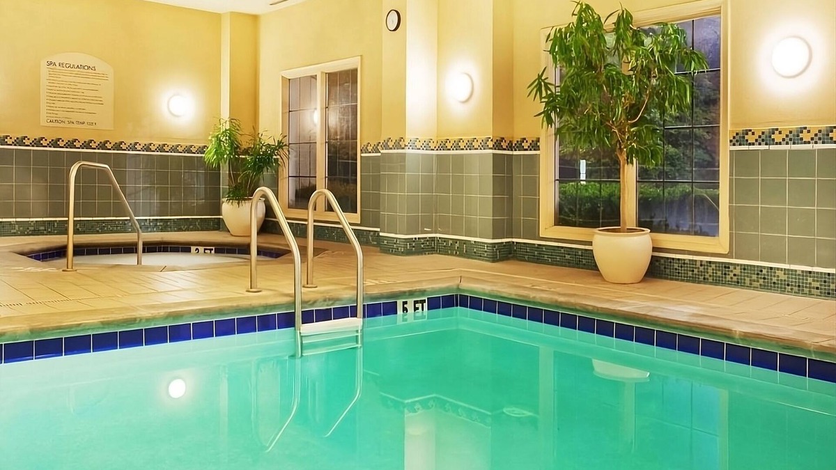 College Park Apartment | Explore Atlanta! Pet-Friendly Stay! Free Shuttle, Indoor Pool