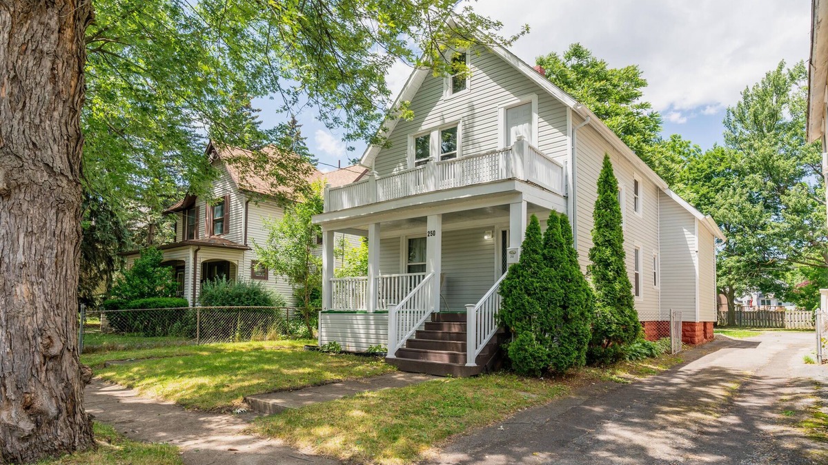 Tonawanda Apartment | Explore Buffalo & Niagara Falls from this newly renovated apartment!