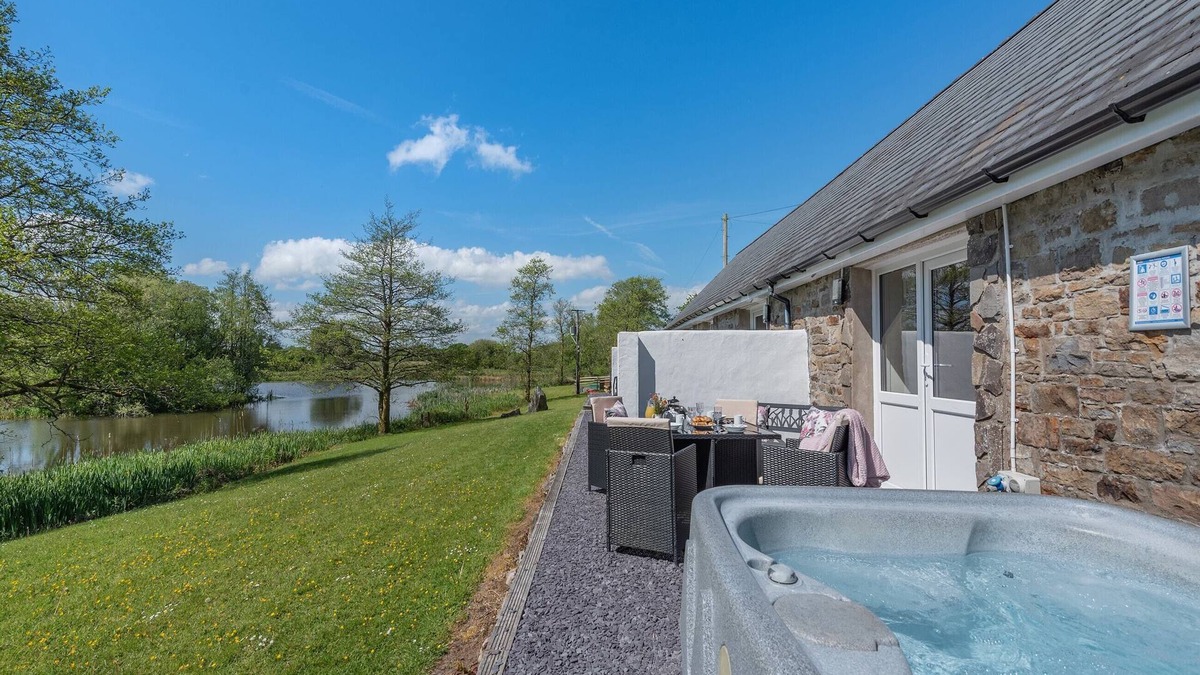 Pentrefelin Cottage | Explore charming market towns in this wonderful area.