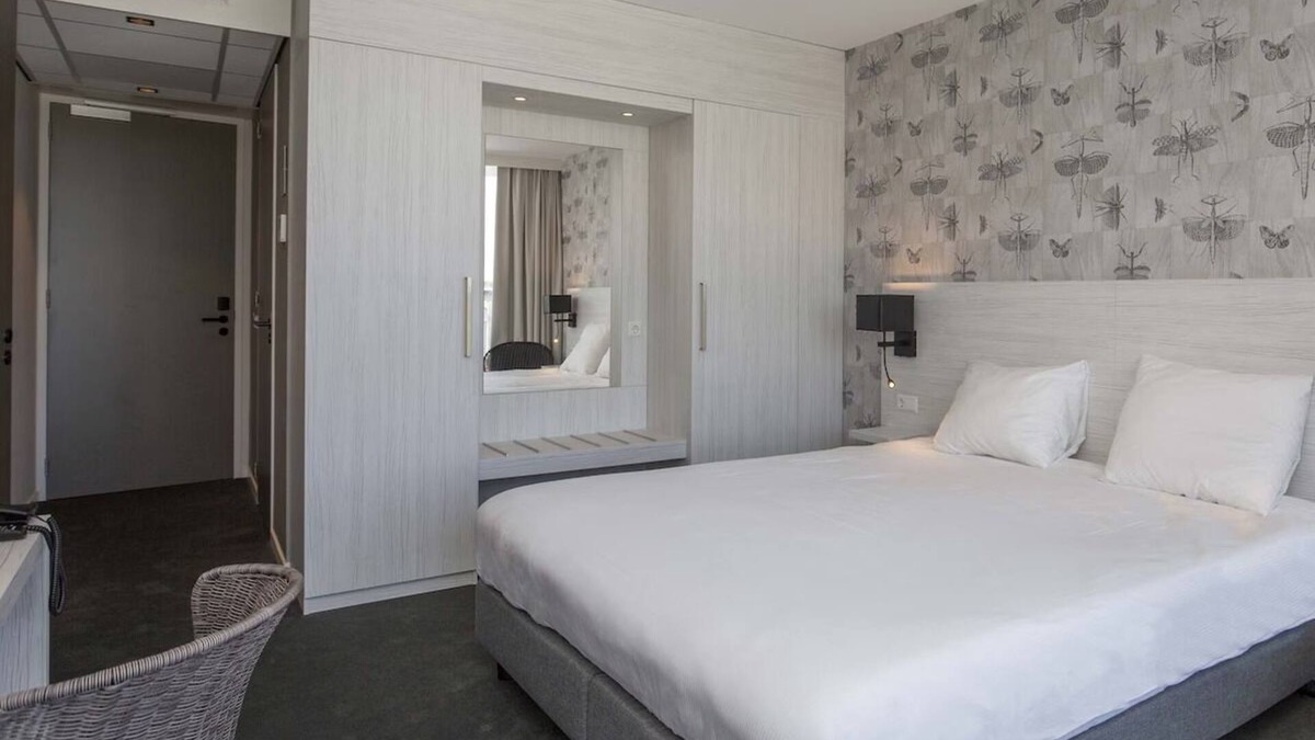 Oranjeplaat Hotel | Explore Diverse Outdoor Activities From Modern Room| Near Deltapark Neeltje Jans