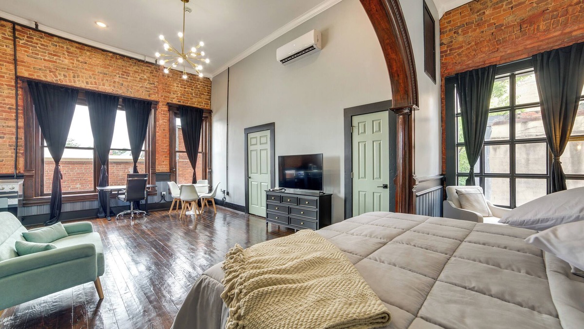 Marshall Apartment | Explore Downtown Marshall: Historic Studio Getaway