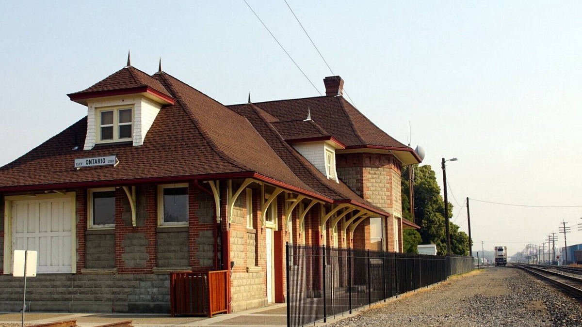 Ontario Hotel | Explore Four Rivers Cultural Center and Museum! Indoor Pool, Pets are Allowed