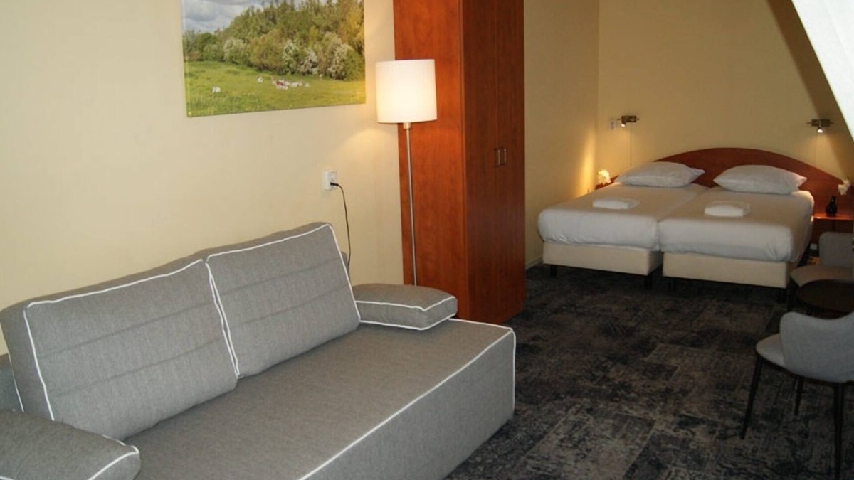 Deventer Hotel | Explore History, Enjoy Comfort in Classic Room Close to Speelgoedmuseum