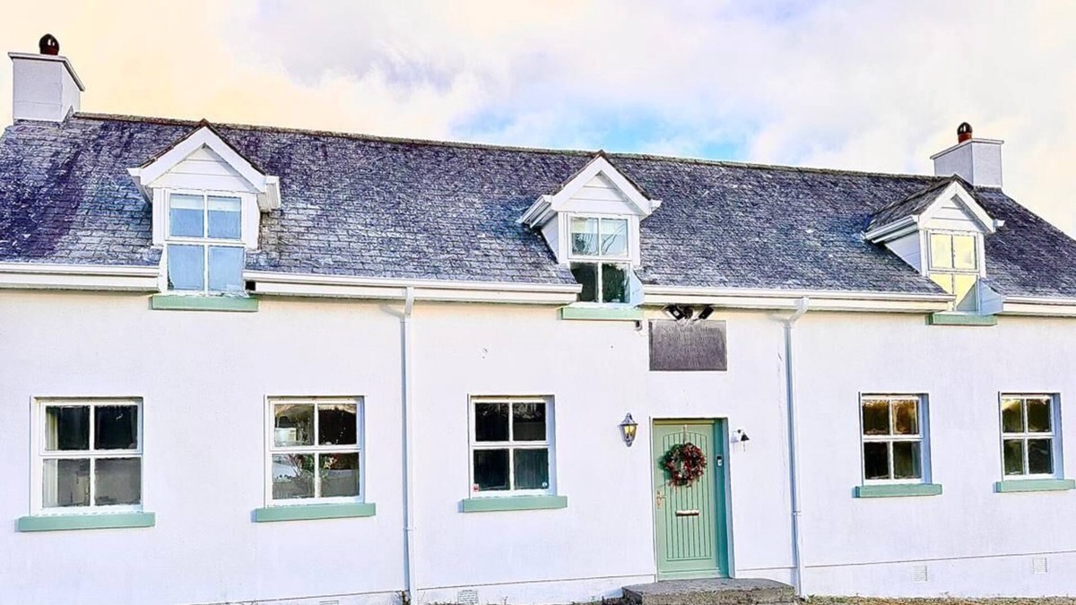 Kilgreaney House | Explore Ireland from Our Restored 1933 Schoolhouse – 3-Bedroom Irish Retreat