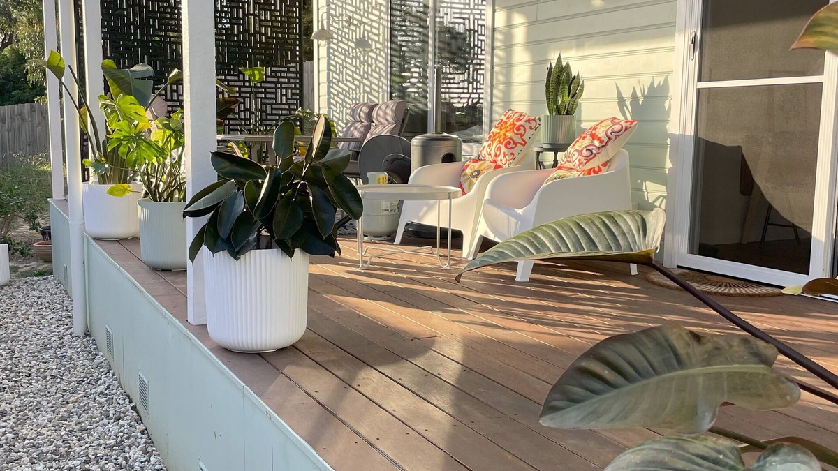 Yarra Junction Apartment | Explore nature and the endless pleasures of the Yarra Valley with town comforts.