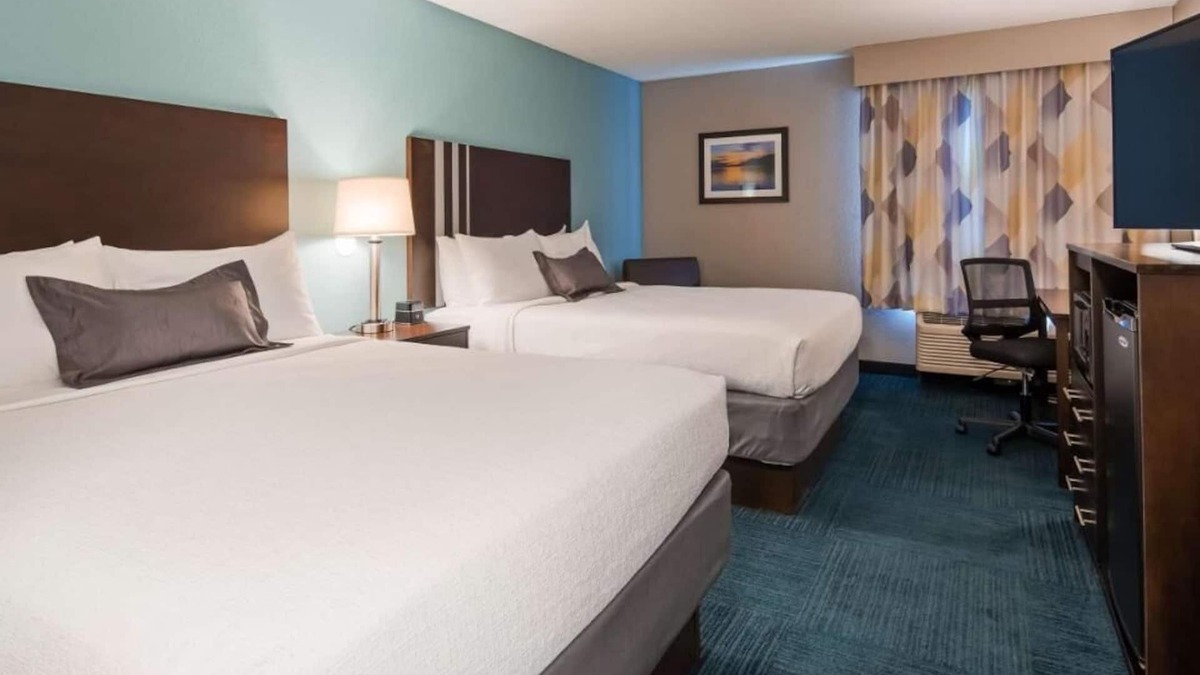 Blaine Hotel | Explore Ohio Valley | Visit Wheeling Island Casino | Close to Shops
