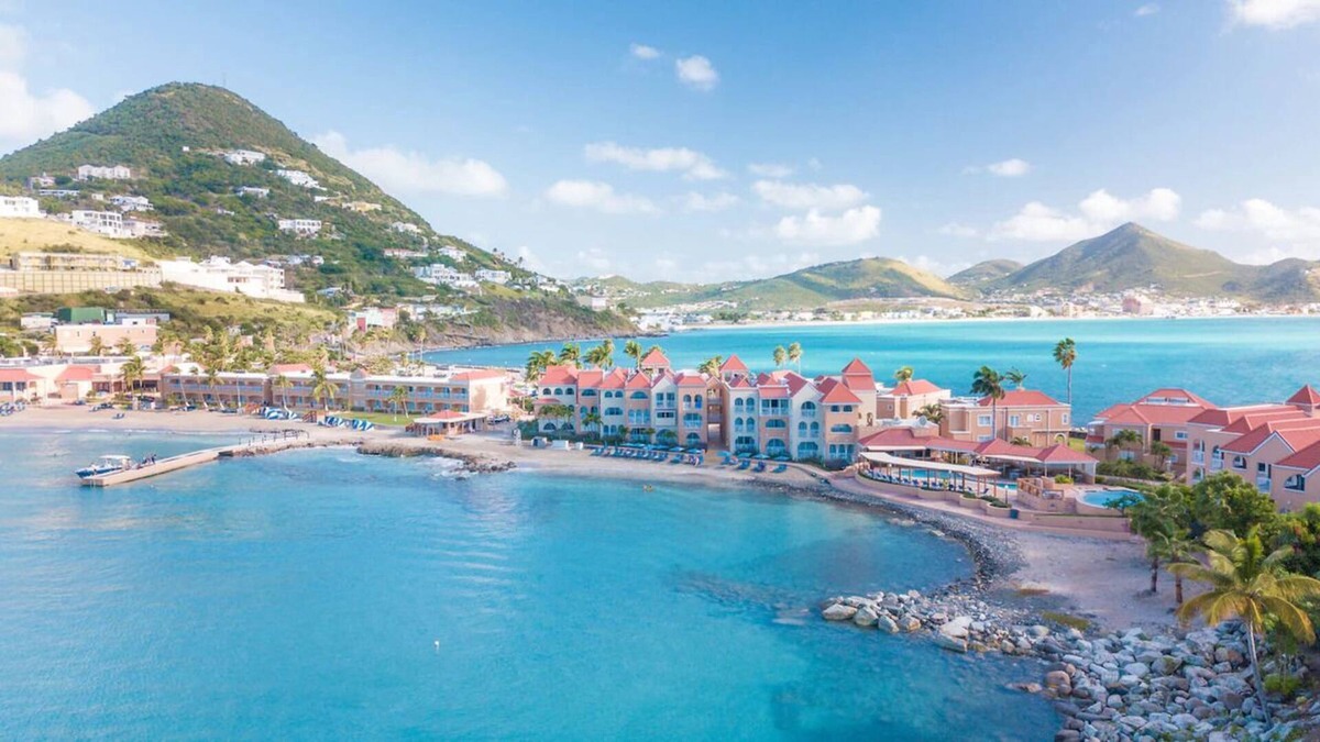 Philipsburg House | Explore Philipsburg! Free Parking, Outdoor Pools! 3 Modern Units, Full Kitchens!