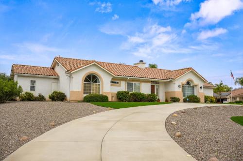 Ramona House | Explore Ramonas Vineyards Tranquil Home with Yard