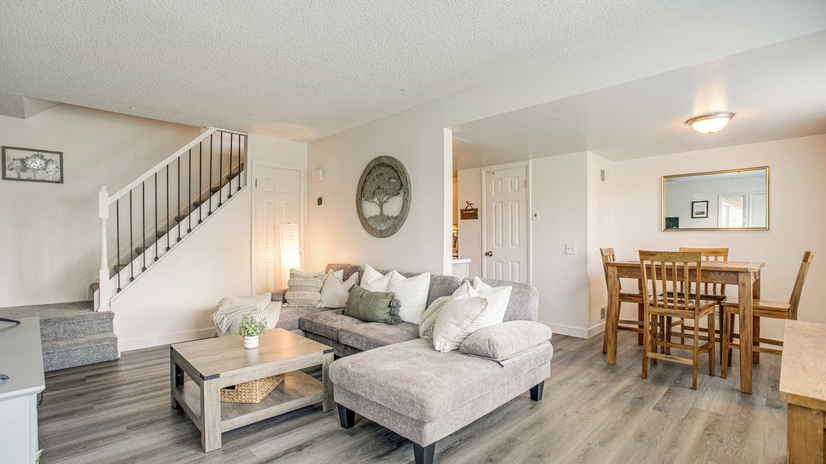 Bear Creek House | Explore Red Rocks & Green Mtn: Townhome w/Pool!