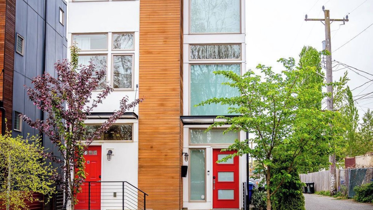 North Beacon Hill Apartment | Explore Seattle:Parking & Walk to Light Rail - NEW on VRBO + ABNB Superhost