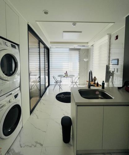 Sogong-dong Apartment | Explore Seoul on Foot lll Market to Palace lll Heart of the City