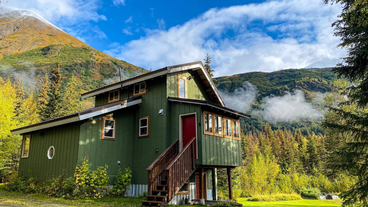 Moose Pass House | Explore Seward, Cooper Landing and Kenai Peninsula from one central location.