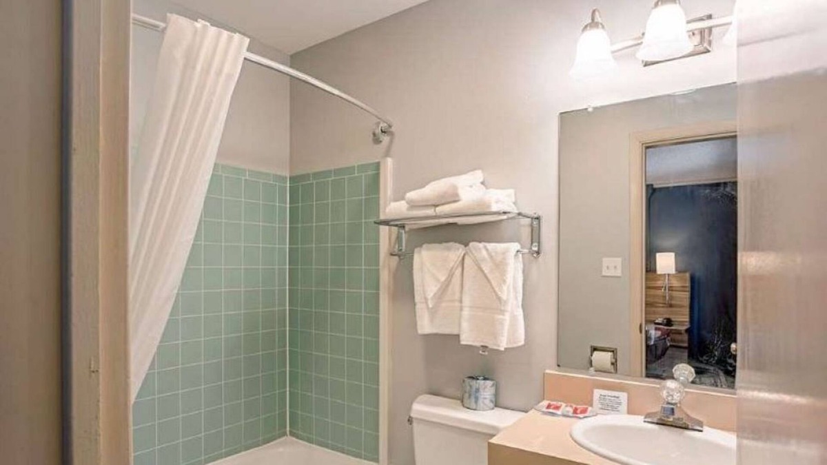 Clinton Apartment | Explore Studio in heart of Clinton, IA - a warm welcome awaits!