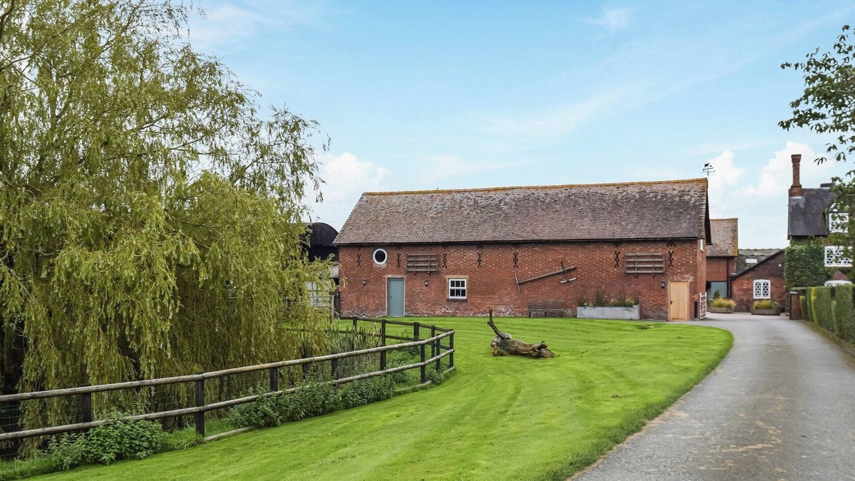 Nantwich Cottage | Explore the rich history of Nantwich or the world of historic castles.