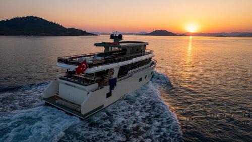Fethiye City Center Boat Rental | Explorer Yacht