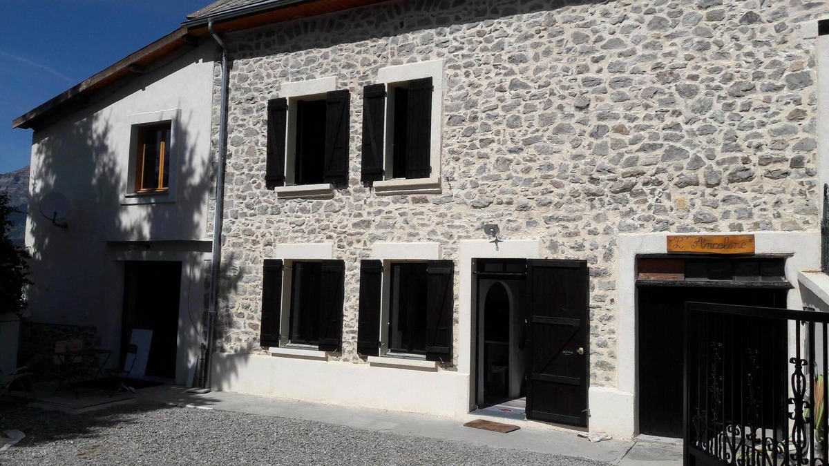 Ancelle House | EXPOSED STONE HOUSE