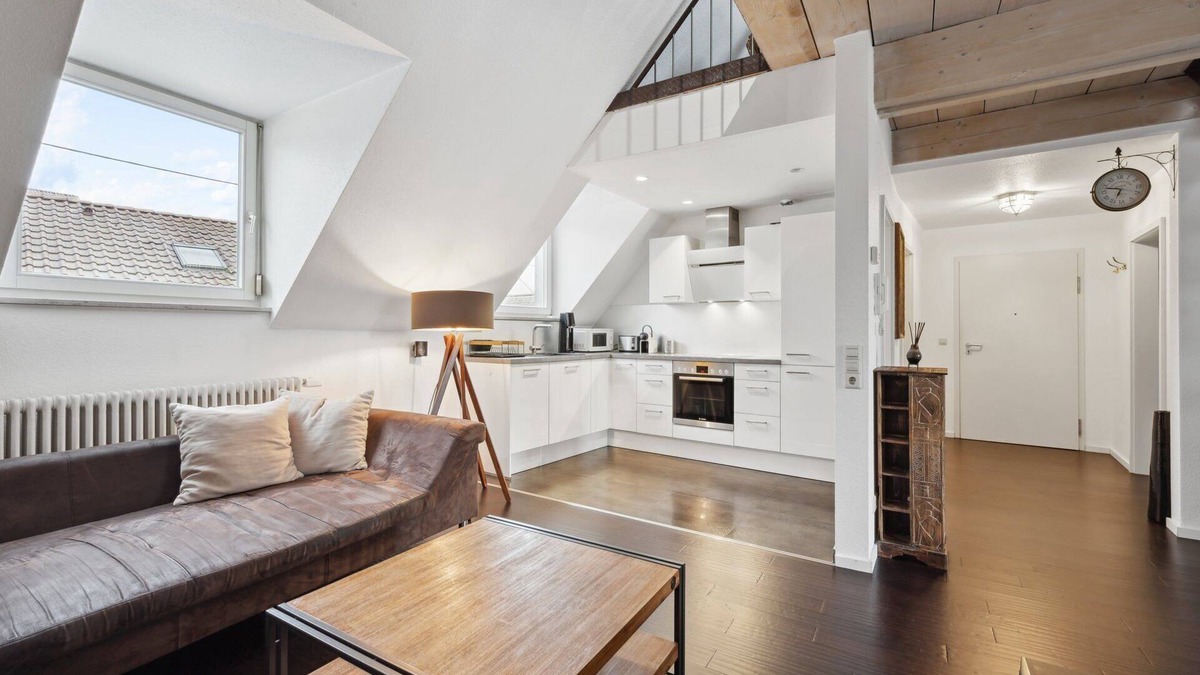 Boeblingen Apartment | EXQUIS 2.5BR Maisonette JACOBSEN I Centre I AirCon I Home Office i Balcony