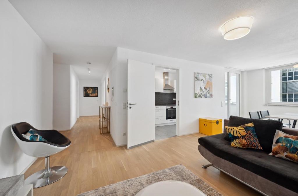 Boeblingen Apartment | EXQUIS Design 2BR Apartment BAUHAUS I Balkon I Parkplatz I Top-Lage I Mercedes-Benz I Kinderbetten