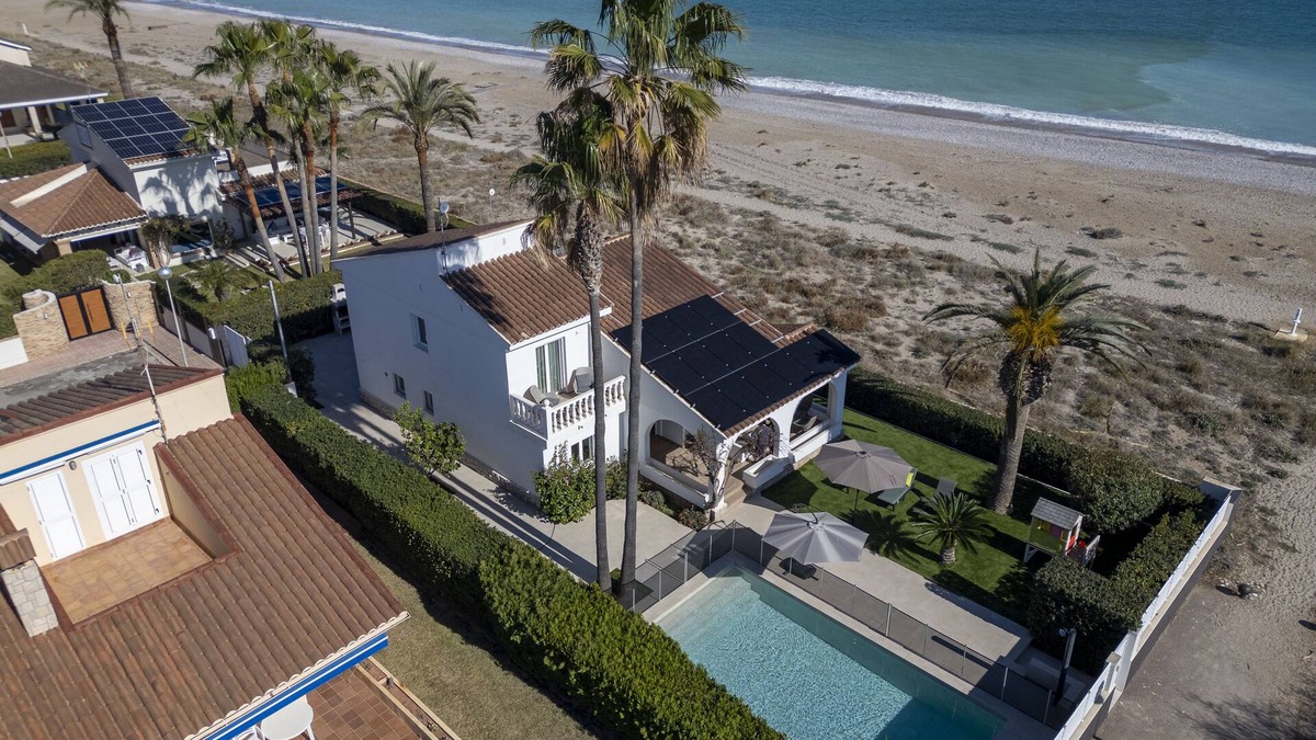 Playa de Almarda Villa | Exquisita Villa Frente al Mar