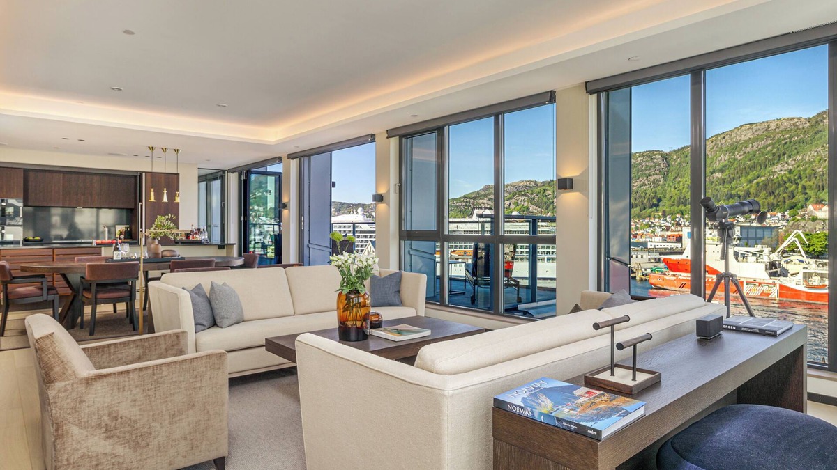 Bergen City Centre Apartment | Exquisite 2br. apt., impeccable standard, panoramic views of Bergen harbor.