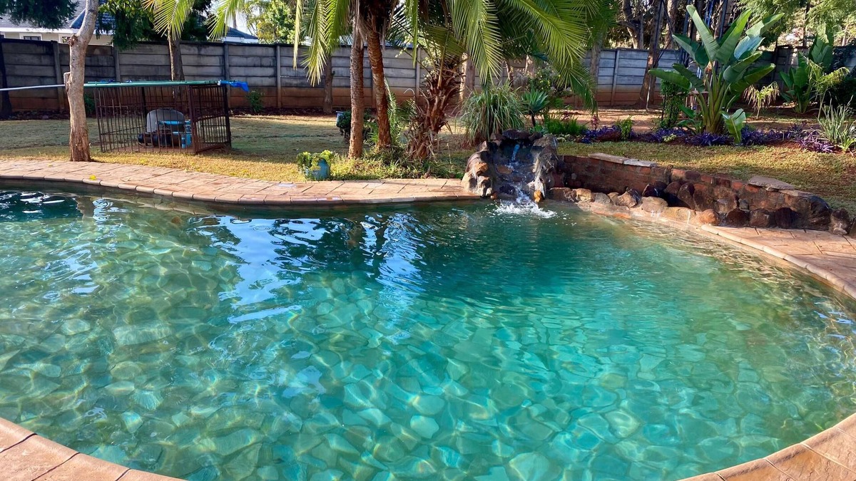 Harare East Apartment | Exquisite 3 bed with pool and solar - 2238