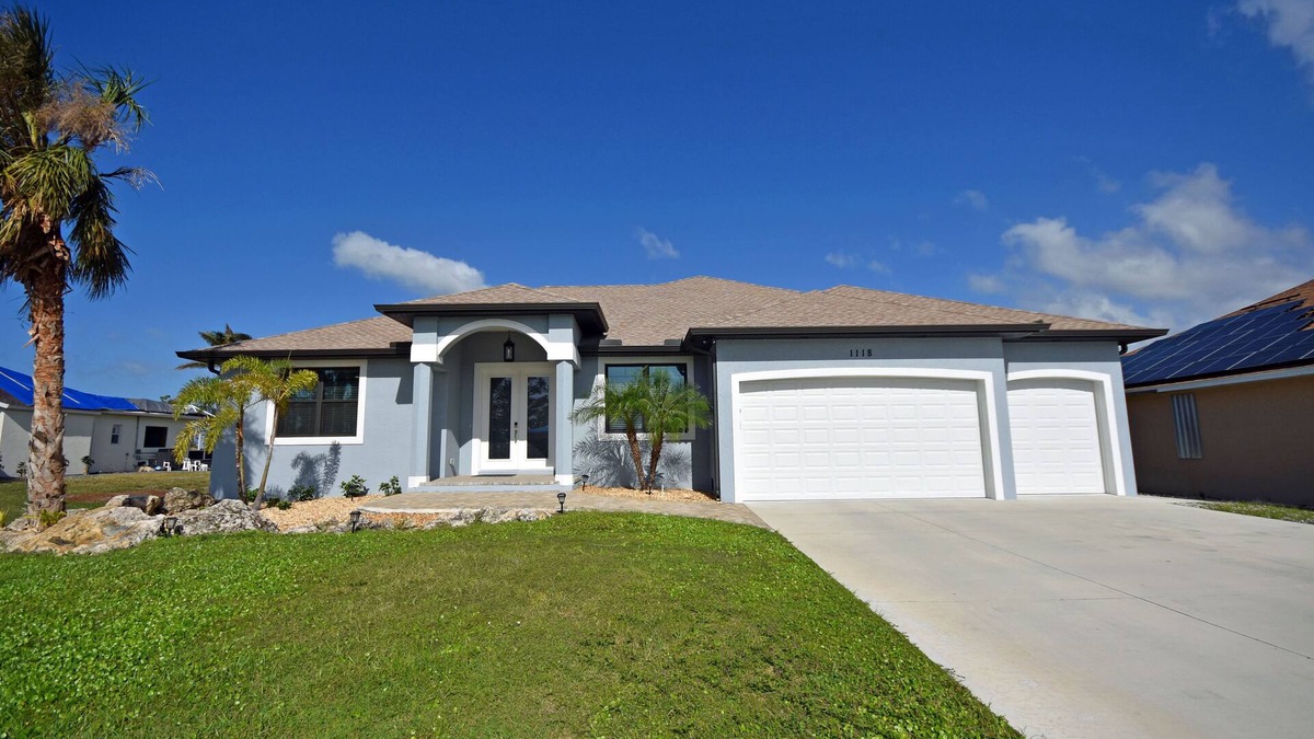 Pine Valley House | Exquisite 4 bedroom, 3 bathroom home, built in 2020, overlooking a canal in Rotonda West.