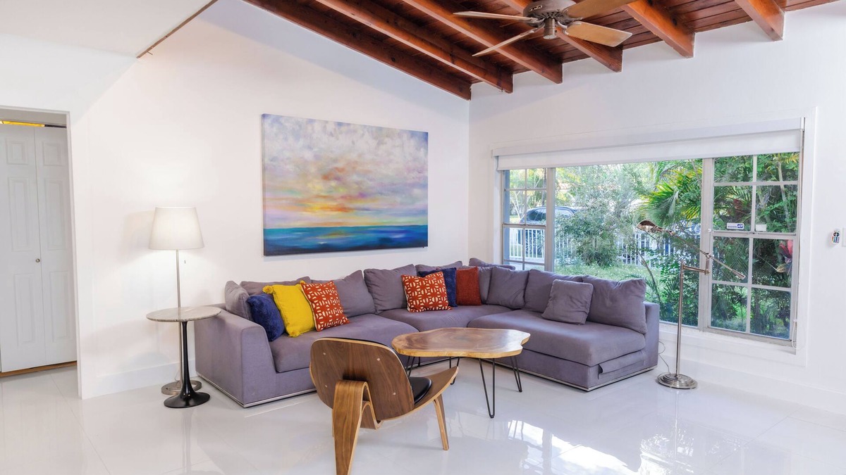 Golden Glades Bed & Breakfast | Exquisite 4-Bedroom 3 Bath Home w Heated Pool