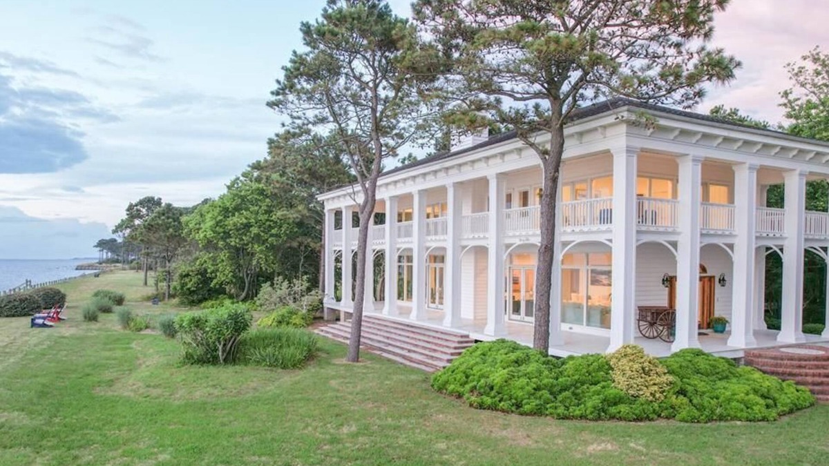 Davis Wharf House | Exquisite 4 bedroom, 3 and a half bath Georgian Estate Home on the Beach!