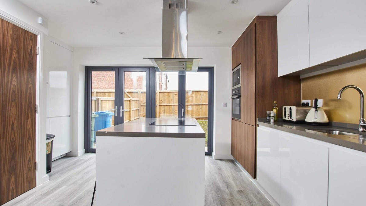 Failsworth House | Exquisite 5 Bedroom House with Parking