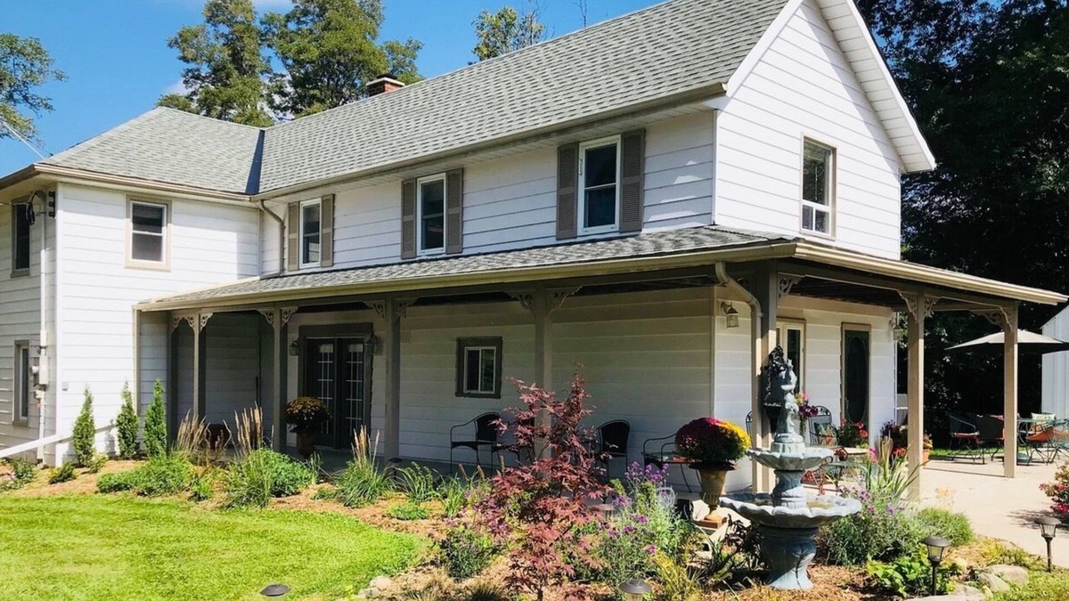 Castleton Other | Exquisite Accommodations Farmhouse with over 100 acres
