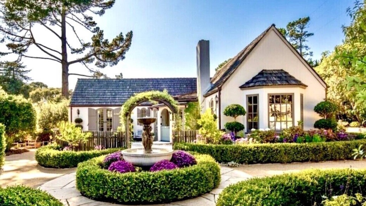 Northeast Carmel Cottage | EXQUISITE Carmel fairytale Cottage, Huge Private gardens!