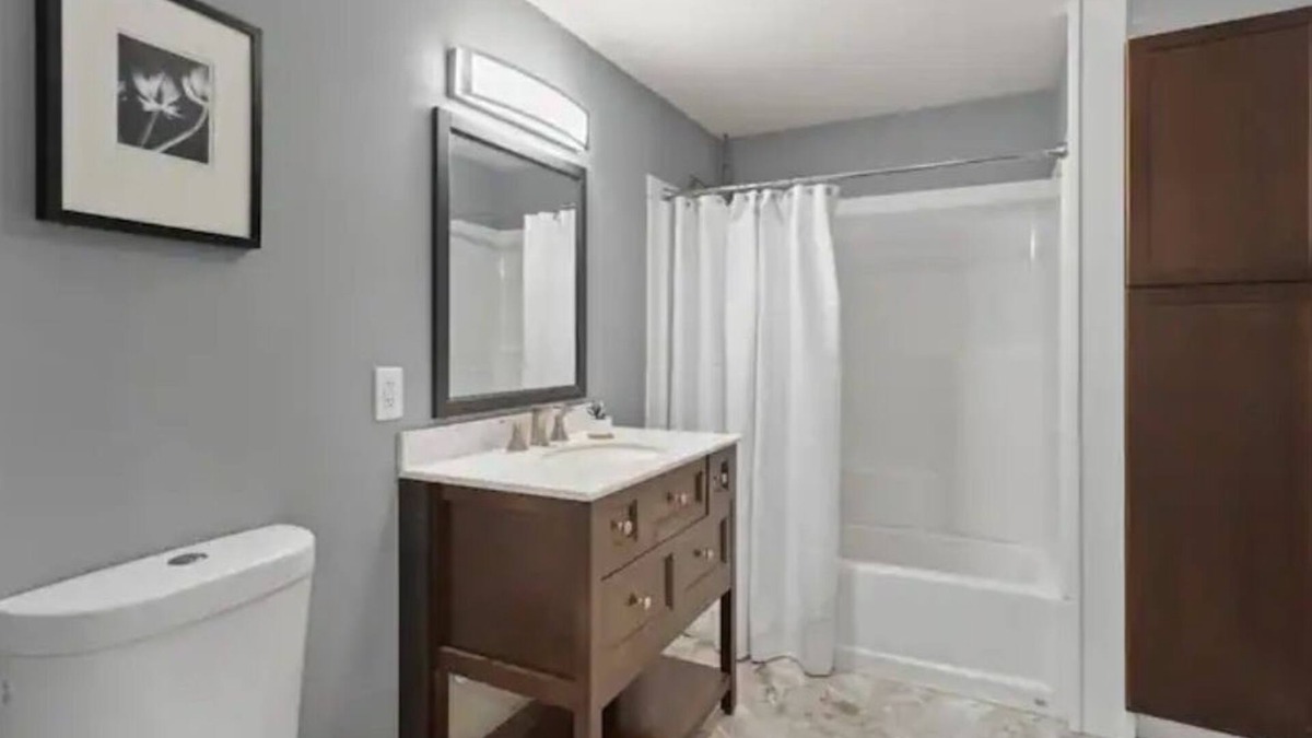 Cedar Mill Condo | Exquisite Comfort: Luxury Suite