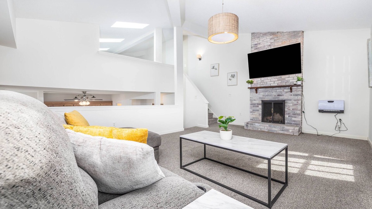 Asylum Hill Apartment | Exquisite Downtown Loft Apartment