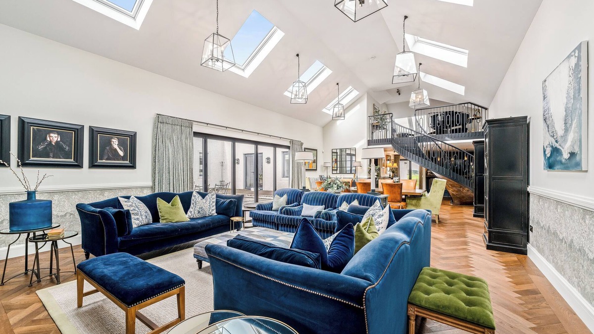 Glasgow Other | Exquisite Farmhouse Near Glasgow with Views