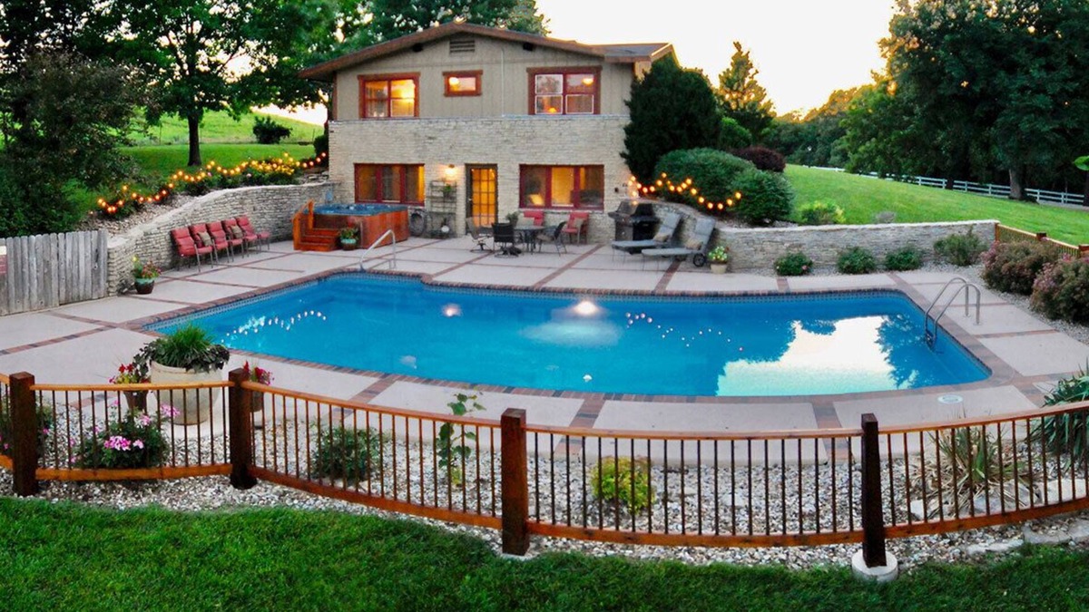 Manhattan House | Exquisite Flint Hills Estate with Pool and Hot Tub