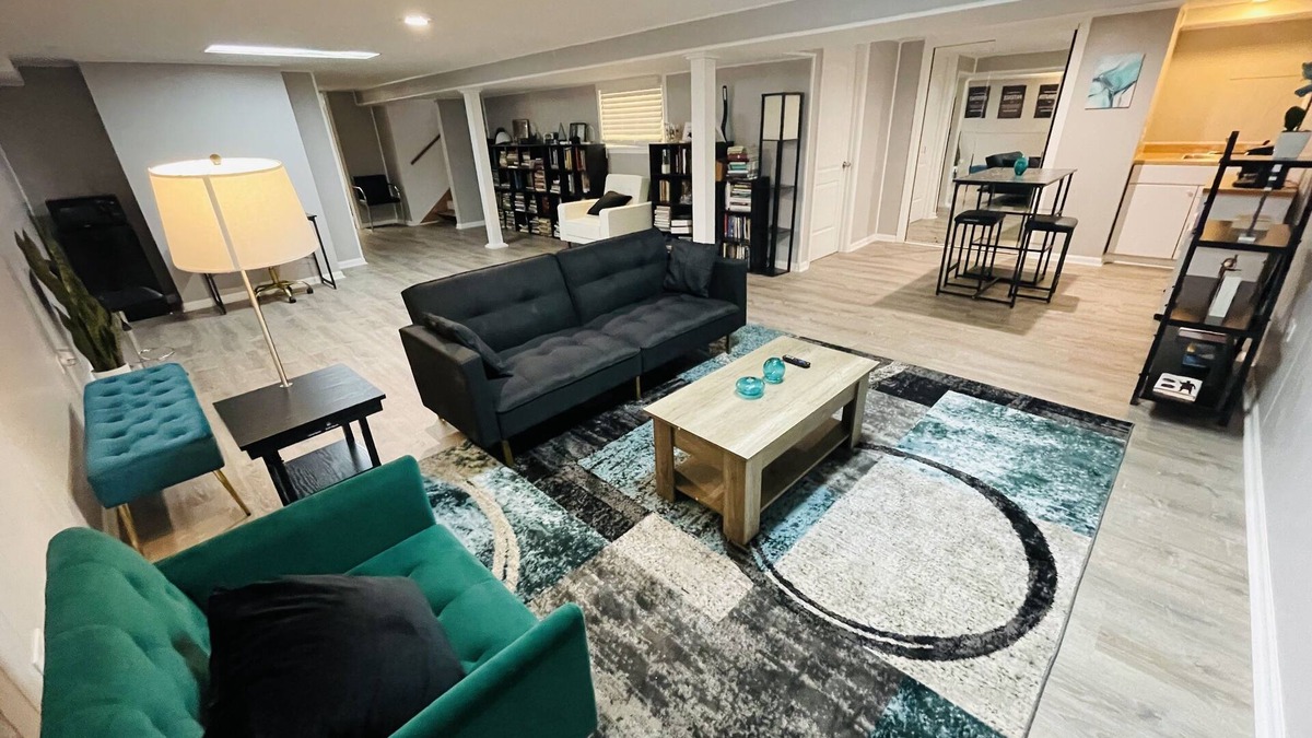 Glenview House | Exquisite Getaway Basement Suite in Serene Glenview