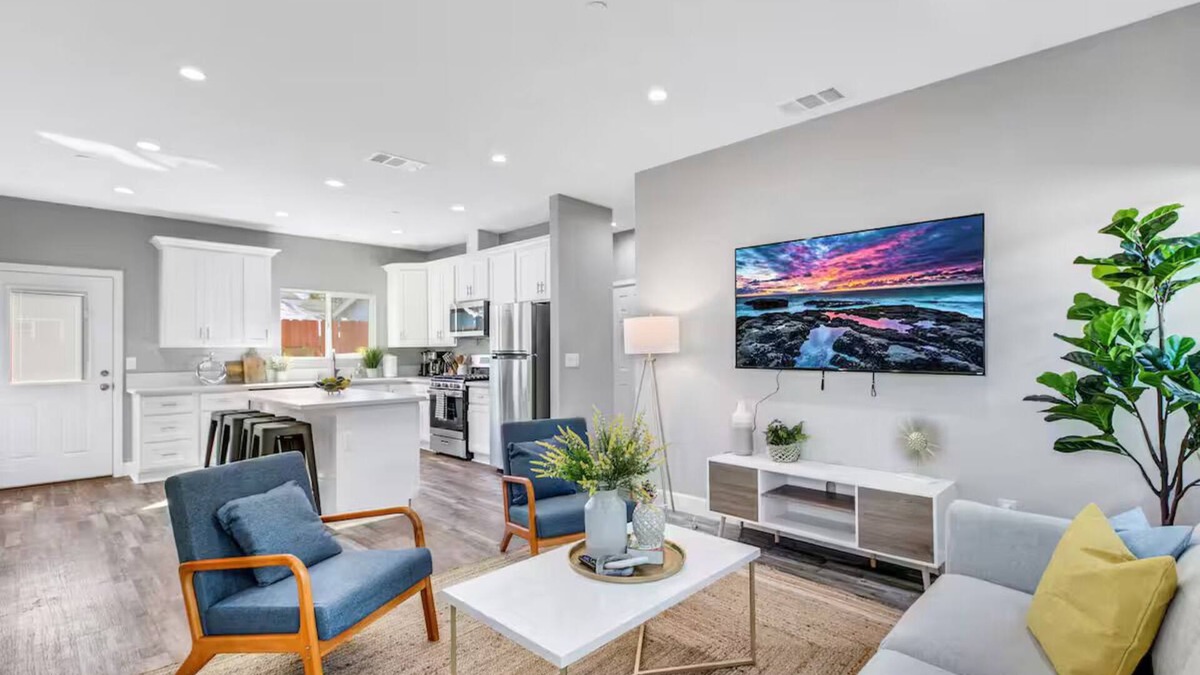 Norwalk House | Exquisite Haven: Brand New House Near Disneyland