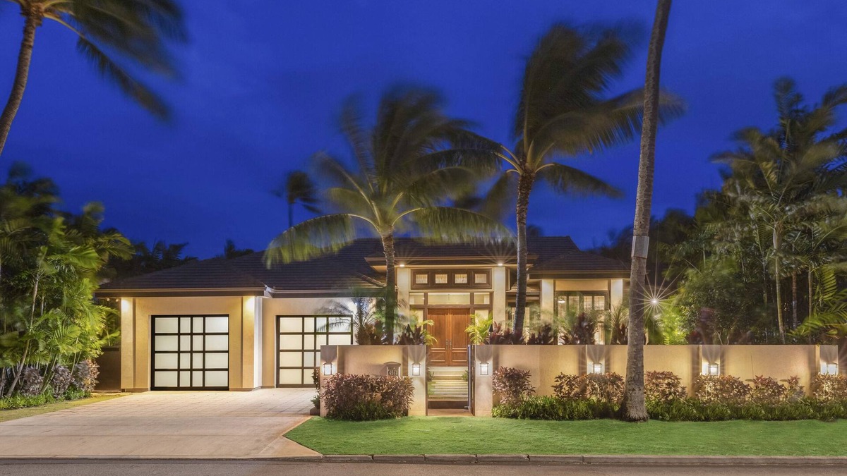 Kahala House | Exquisite home, pool, spa near Kahala Beach!