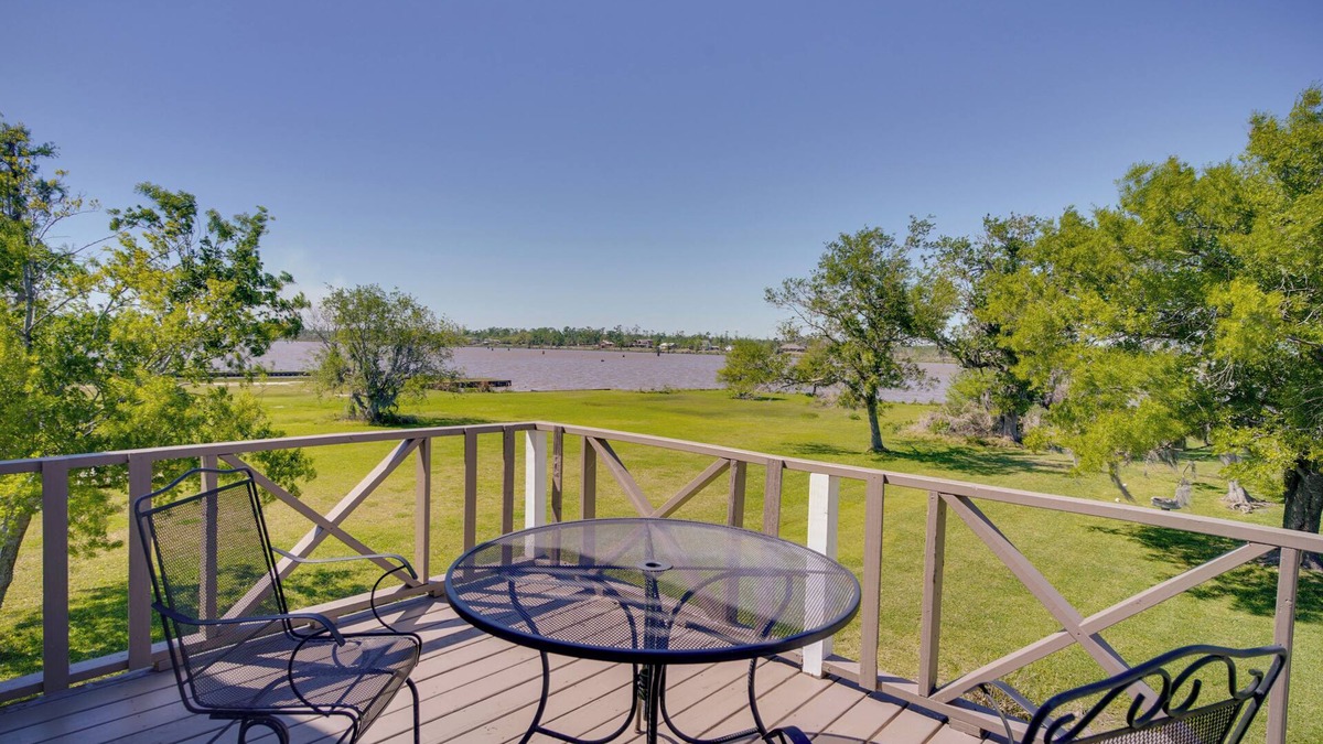 Lake Charles House | Exquisite Lake Charles Gem - Waterfront Views
