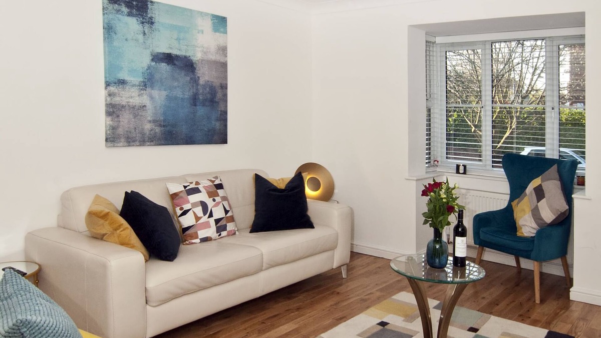South Bermondsey Apartment | Exquisite Luxury; One Stop to London Bridge.