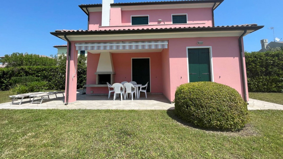 Rosolina Villa | Exquisite retreat with lagoon view in Albarella