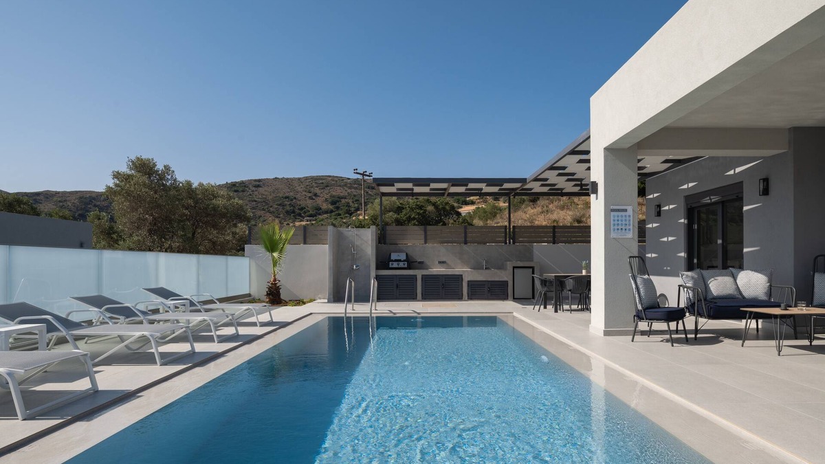 Lampini Villa | Exquisite Villa IΙΙ with Enchanting Surroundings