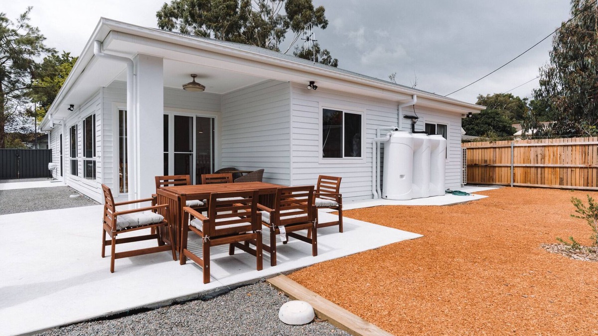 Narrabundah House | Exquisitely Spacious 3-Bed Home